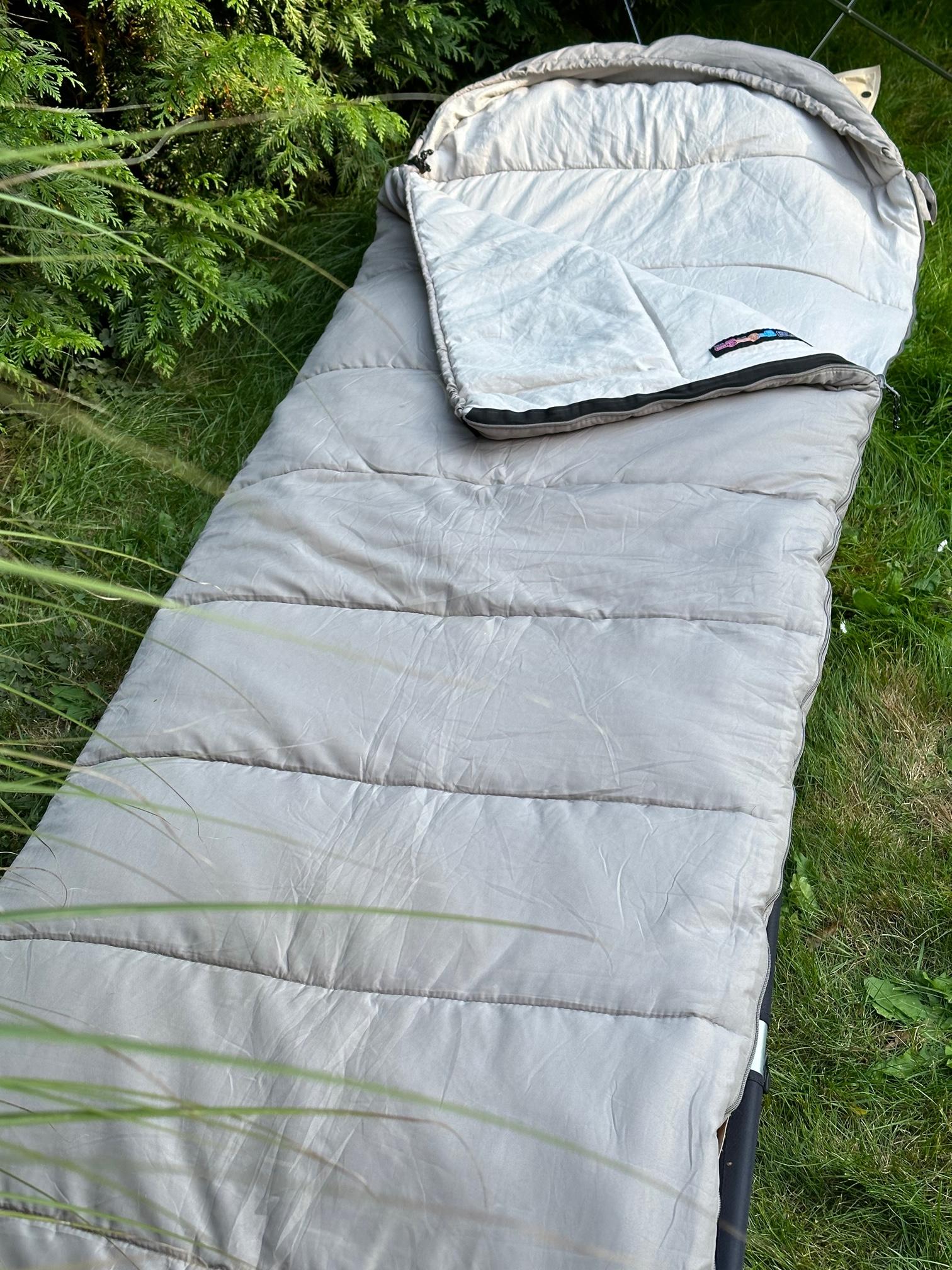 Naturehike pratelný spacák M400 s kapucí 1860g - světle zelený - pravý