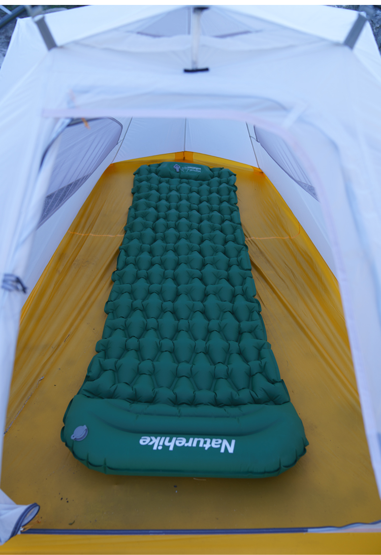 Naturehike nafukovací karimatka FC-12 s manuální pumpou 730g - zelená