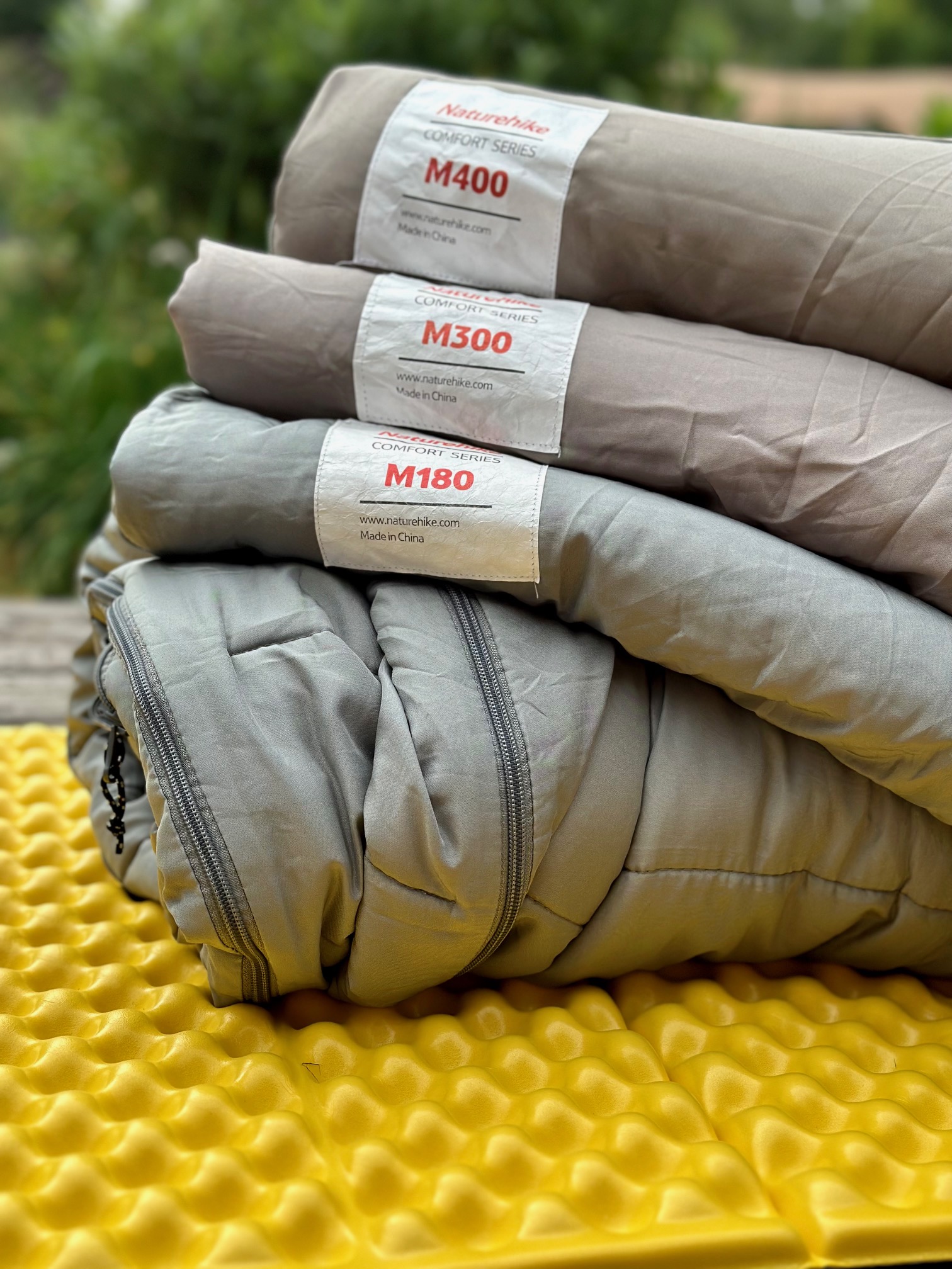 Naturehike pratelný spacák M400 s kapucí 1860g - šedý - pravý