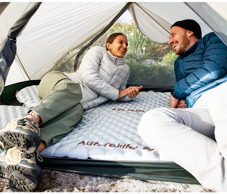 Naturehike ultralehká nafukovací karimatka NKTR Air R-value 5,8 – mumie M 183 × 58 cm – stříbrná