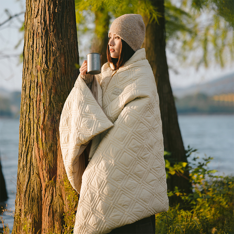 Naturehike velká cestovní vyhřívaná deka Clear Sky 760 g – krémová