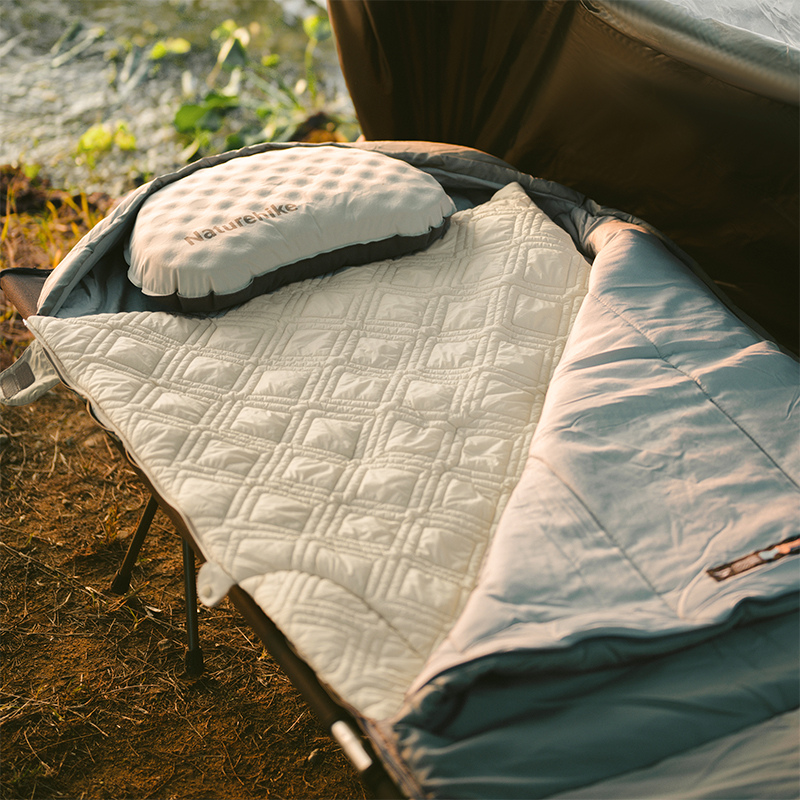 Naturehike velká cestovní vyhřívaná deka Clear Sky 760 g – krémová